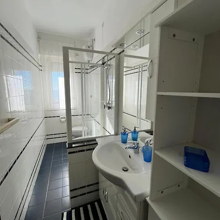 Bellavista Apartment *